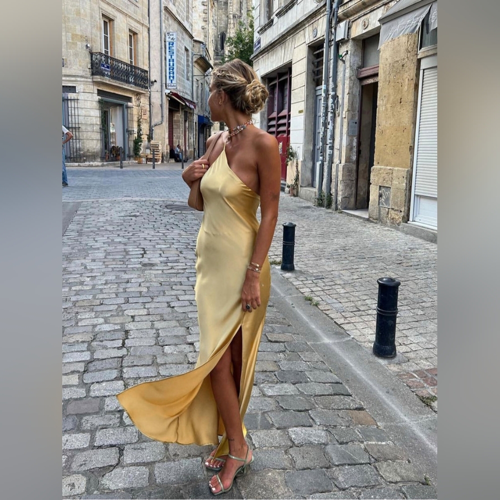 Elegant Gold One-Shoulder Dress